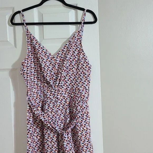 Women's V-neck Jumpsuit With Pockets - Picture 6 of 7